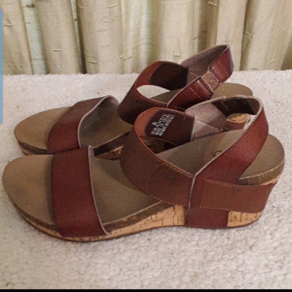 Corys Brandy Wedge Sandals Sz 8
